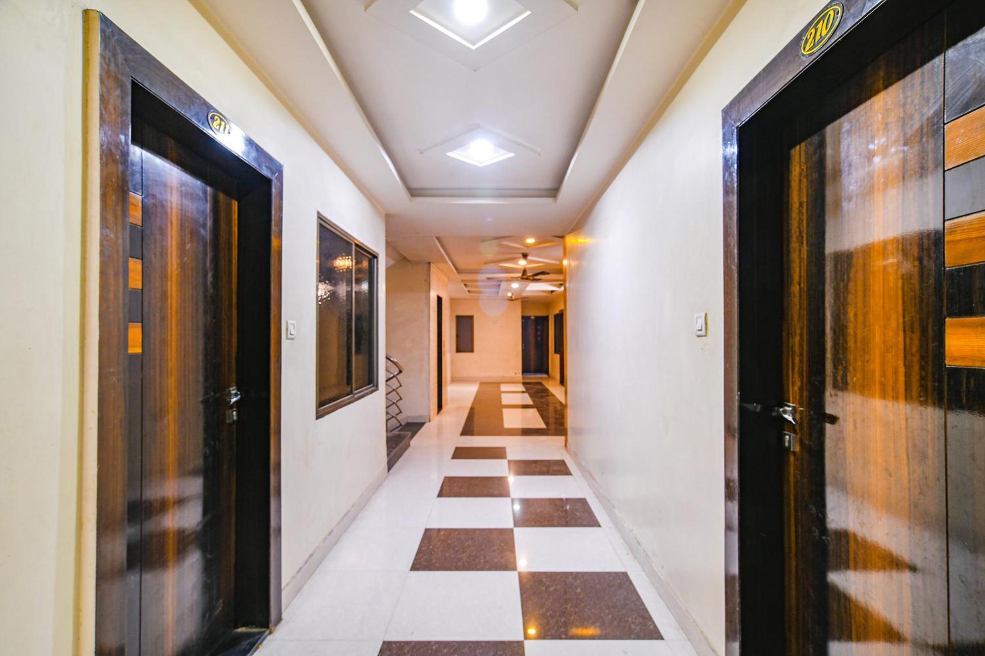 Fabhotel Shivam Palace- Near Mahakal Mandir Ujjain Zewnętrze zdjęcie